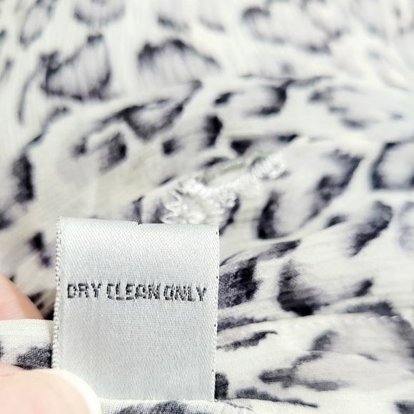 Chico’s Woman 100% Silk Animal Print Tunic Top Size 1 Large Beaded Embellished - Picture 14 of 14